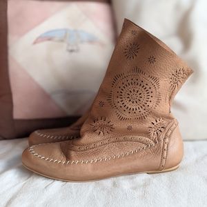 Koolaburra Tan Laser-Cut Leather Moccasin Boots